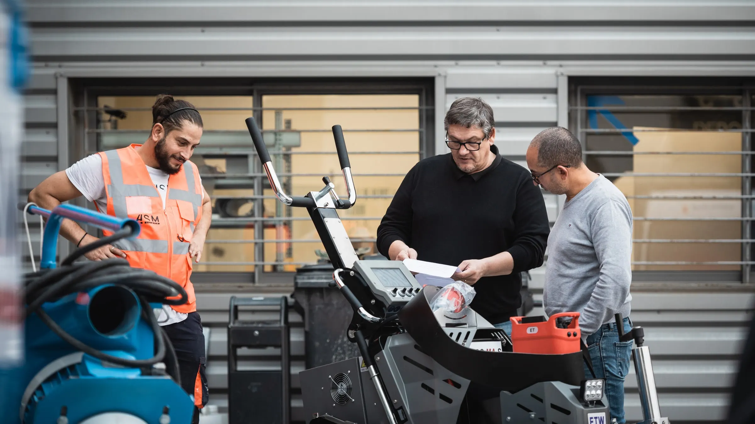 L’équipe ASM réunie dans l’atelier
