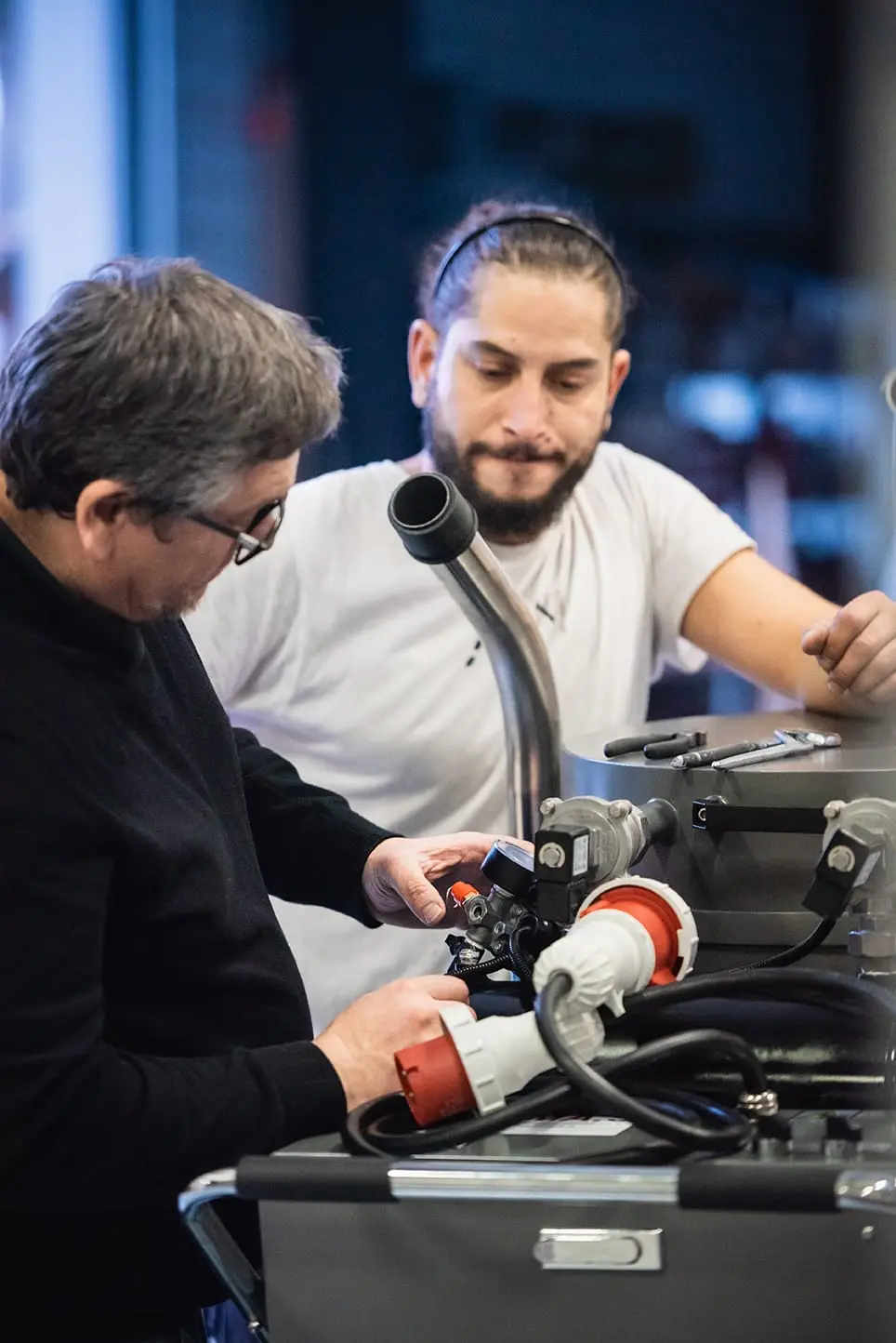 Entretien d’une machine de préparation de sol à l’atelier ASM