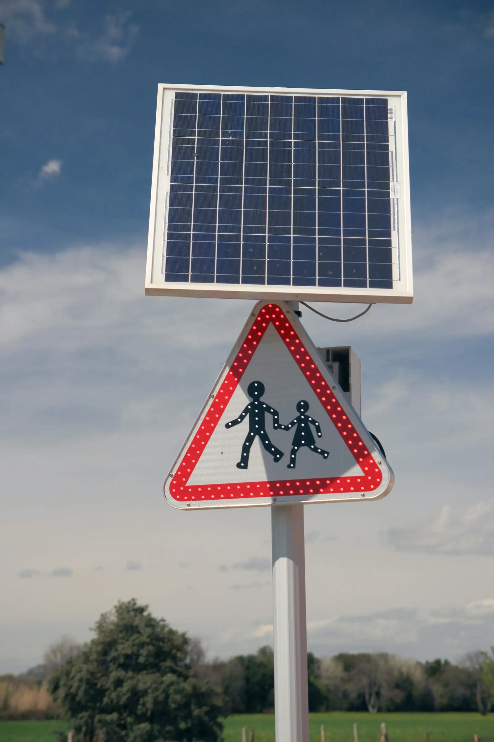 Panneau de passage d’enfants clignotant, alimenté par un panneau solaire