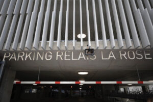 Signalétique murale réalisée par ASM pour le parking relais La Rose.
