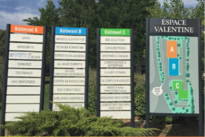 Signalisation verticale sur mesure pour l'Espace Valentine à Marseille - ASM