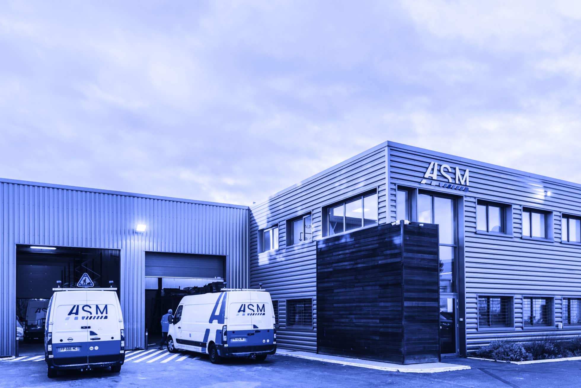 Locaux de l’entreprise ASM à Roquefort-la-Bédoule, spécialiste en résine de sol, signalisation et aménagements en région PACA